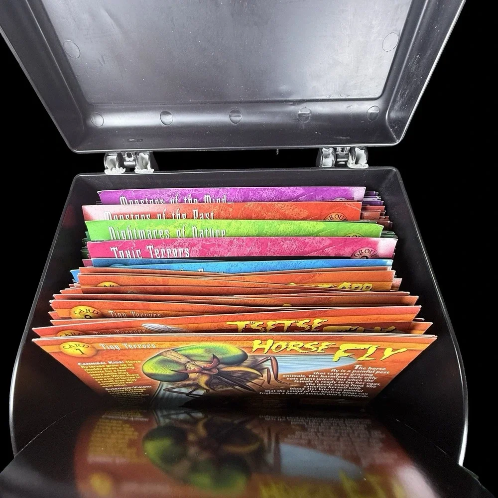 Weird N Wild Creatures Card Lot w/Storage Case 232 Trading Cards & 299 Big Cards